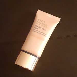 Estēe Lauder Double Wear Light Foundation